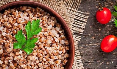 D'Regele fir Gewiicht ze verléieren op der Buckwheat Diät