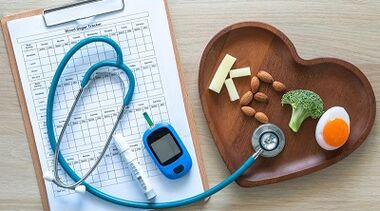 Virdeeler an Nodeeler vun der Keto Diät fir Gewiichtsverloscht